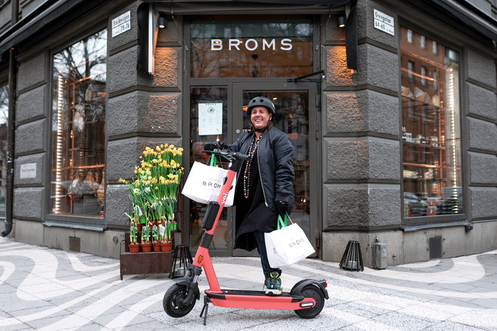 Voi supports the restaurant industry: offering e-scooters for increased home delivery demand